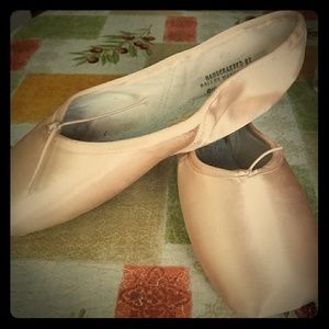 Capezio Women 121 Aria Pointe Shoe
